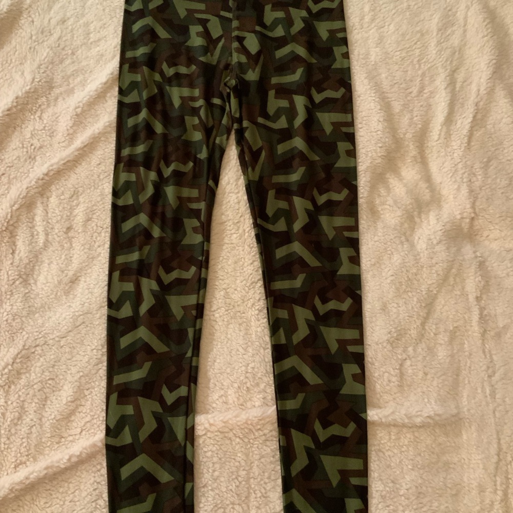 OS - LuLaRoe “Camo” Leggings